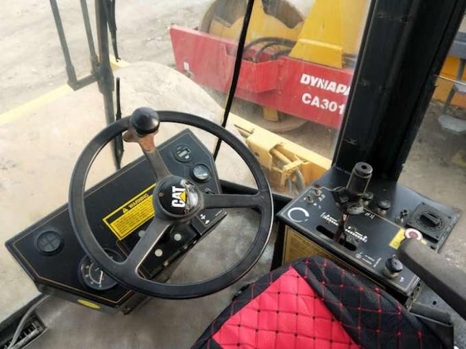 Używany walec drogowy Caterpillar CS-583C o pojemności 6,6 l 1