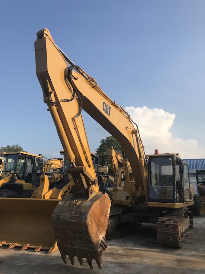8,6 kW Waga 20000 kg E200B 2012 rok Używana koparka CAT 0