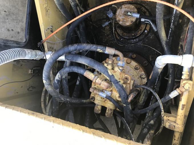 8,6 kW Waga 20000 kg E200B 2012 rok Używana koparka CAT 3