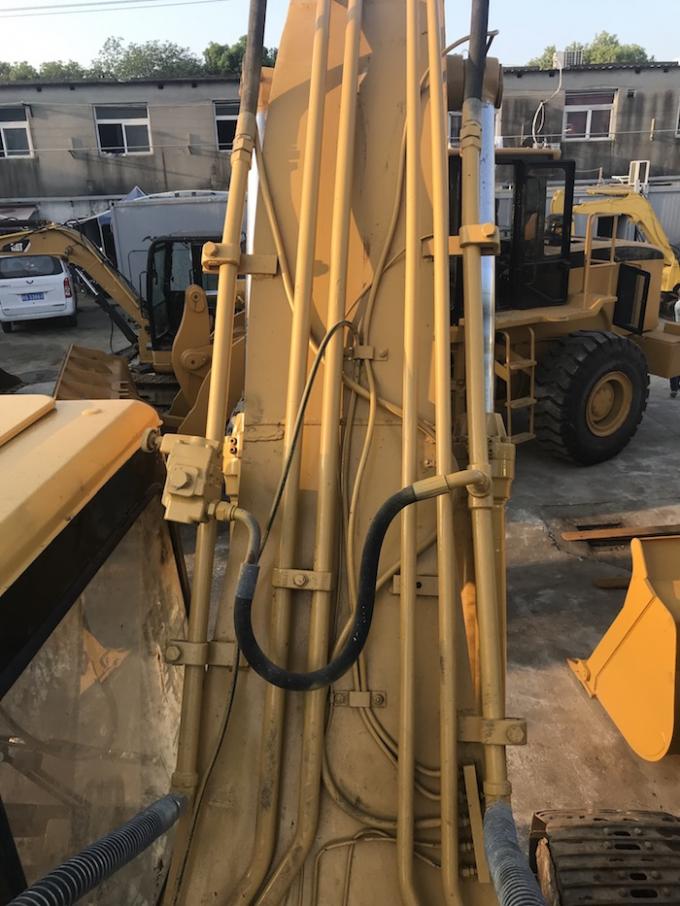 8,6 kW Waga 20000 kg E200B 2012 rok Używana koparka CAT 4